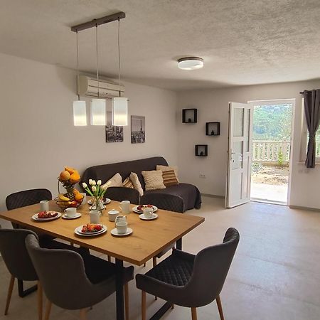 Apartmani Nada Mustapic Brela Esterno foto