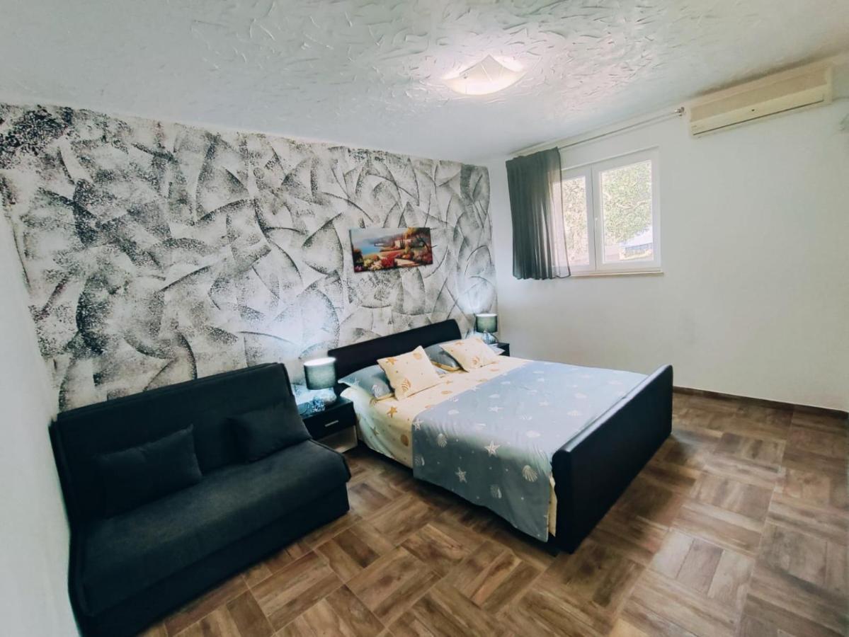 Apartmani Nada Mustapic Brela Esterno foto
