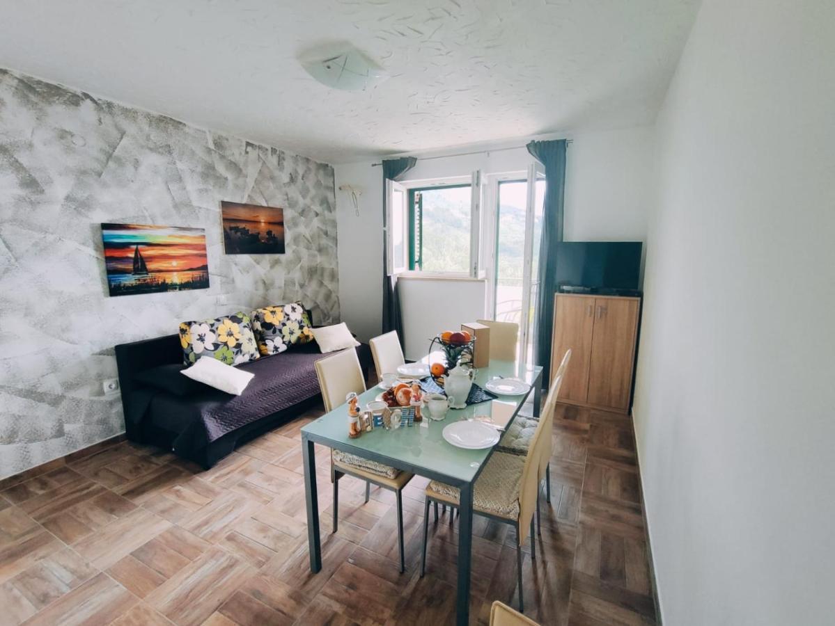 Apartmani Nada Mustapic Brela Esterno foto