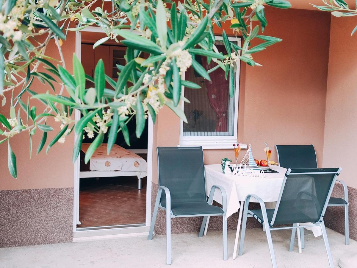 Apartmani Nada Mustapic Brela Esterno foto