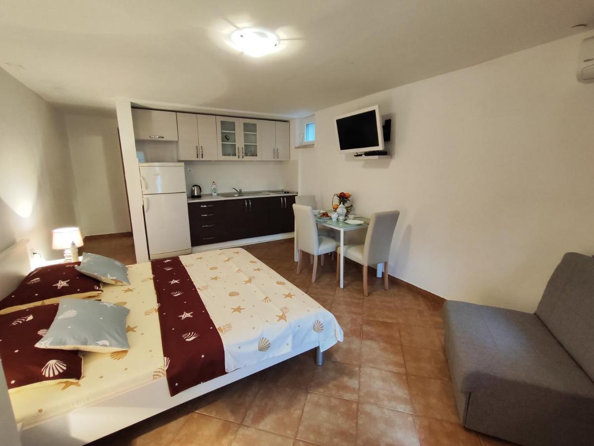 Apartmani Nada Mustapic Brela Esterno foto