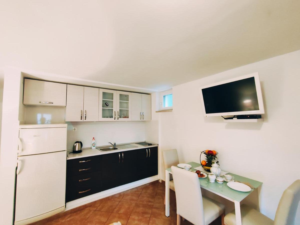 Apartmani Nada Mustapic Brela Esterno foto