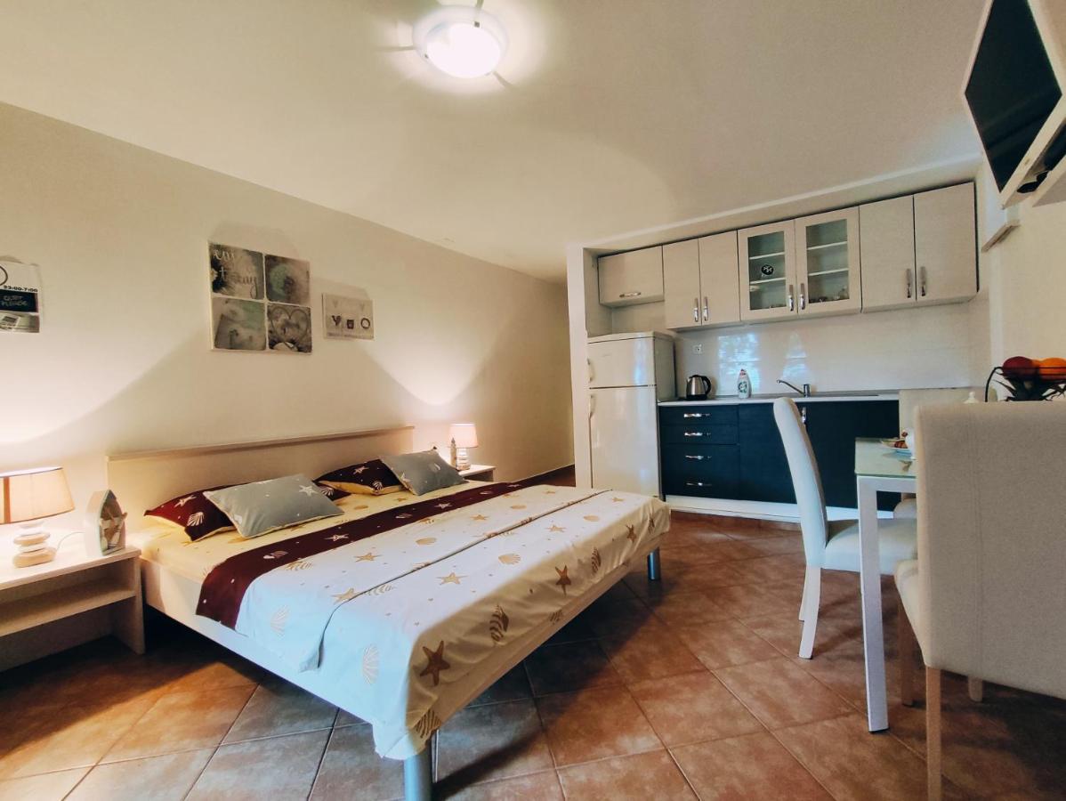 Apartmani Nada Mustapic Brela Esterno foto