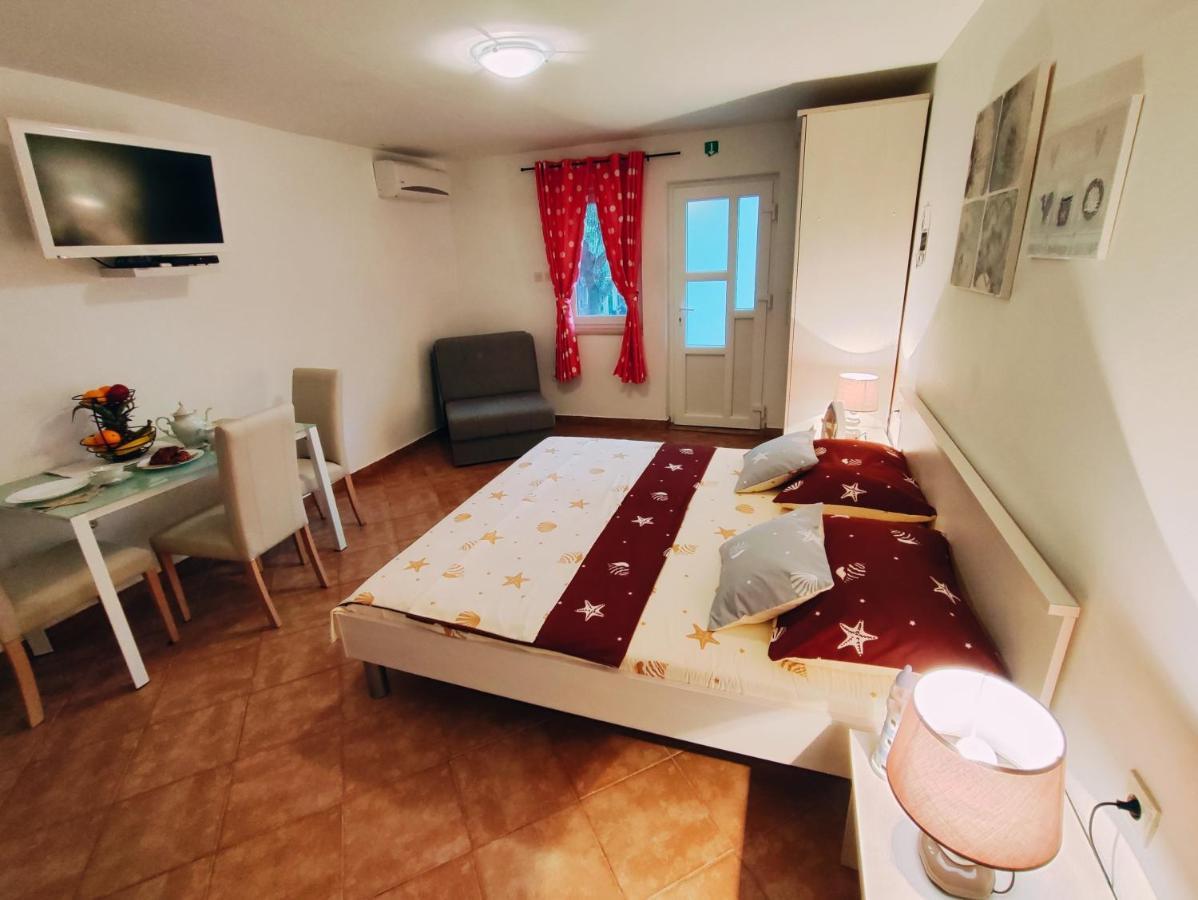 Apartmani Nada Mustapic Brela Esterno foto