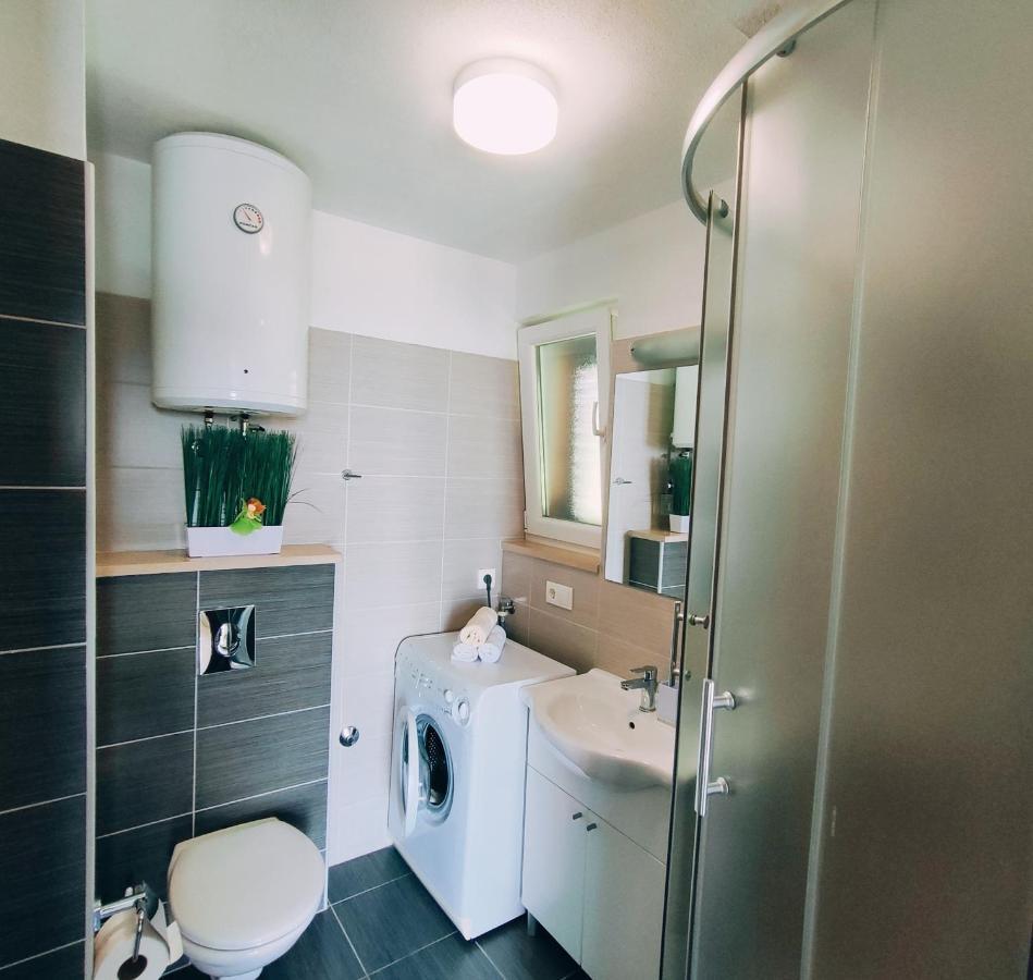 Apartmani Nada Mustapic Brela Esterno foto