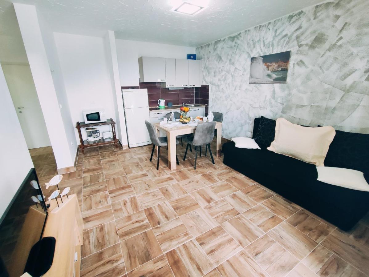 Apartmani Nada Mustapic Brela Esterno foto